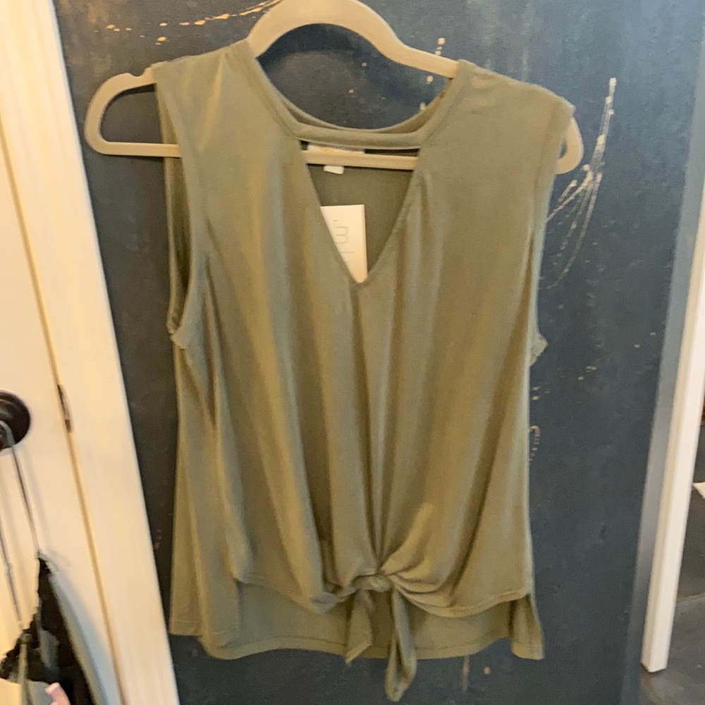 Cute sleeveless army green Veronica M top, new with tags